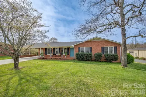 820 E Brookwood Dr, Landrum, SC 29356