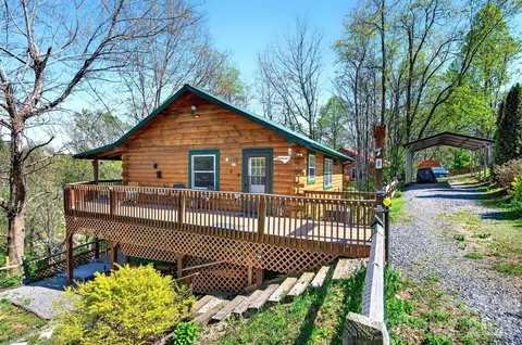 8 Blue Sky Dr, Leicester, NC 28748