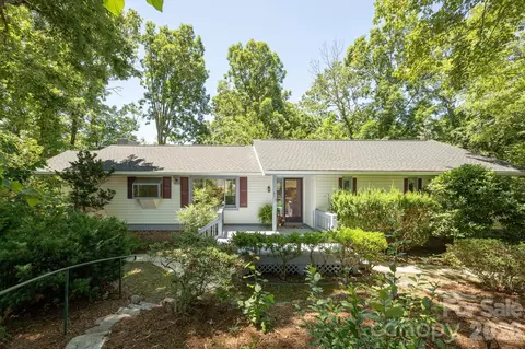 3113 Primrose Dr, Hendersonville, NC 28792