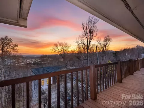 464 Windswept Dr, Asheville, NC 28801