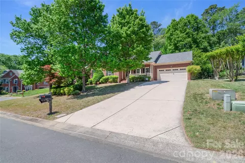 10713 Ridge Acres Rd, Charlotte, NC 28214