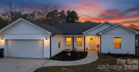 1112 Wiscassett St, Albemarle, NC 28001