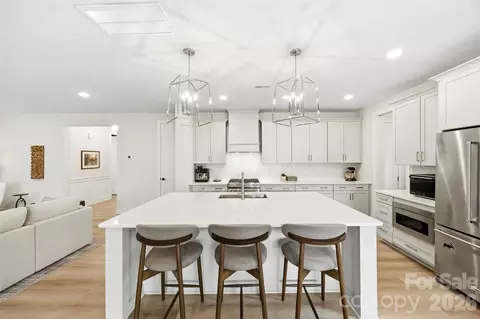 2723 Ritz Ln, Matthews, NC 28105