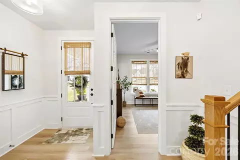 Entry Way - 2723 Ritz Ln, Matthews, NC 28105 photo 2 of 4
