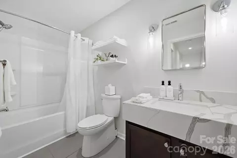 Bath - 30132 Turtle Point Ct, Lancaster, SC 29720 photo 3 of 4