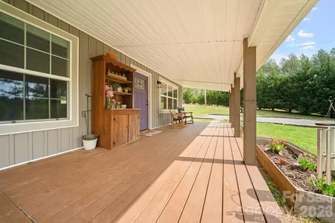 Exterior - 527 Floyd Blackwell Rd, Tryon, NC 28782 photo 3 of 10