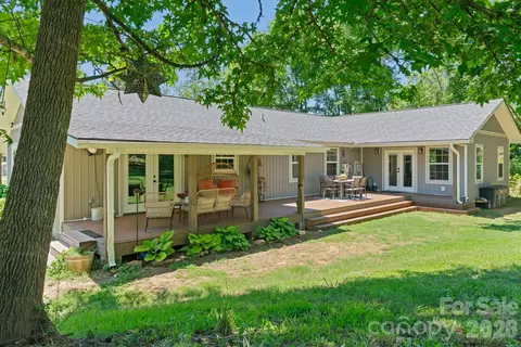 Exterior - 527 Floyd Blackwell Rd, Tryon, NC 28782 photo 6 of 10