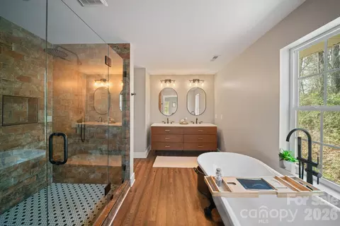 Bath - 527 Floyd Blackwell Rd, Tryon, NC 28782 photo 5 of 8