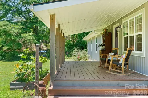 Exterior - 527 Floyd Blackwell Rd, Tryon, NC 28782 photo 2 of 10