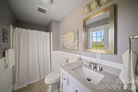 Bath - 527 Floyd Blackwell Rd, Tryon, NC 28782 photo 7 of 8