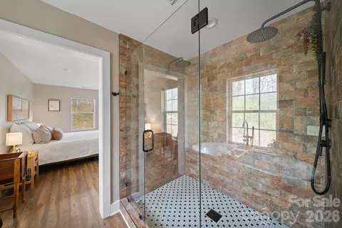 Bath - 527 Floyd Blackwell Rd, Tryon, NC 28782 photo 6 of 8