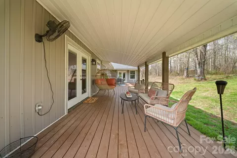Exterior - 527 Floyd Blackwell Rd, Tryon, NC 28782 photo 4 of 10