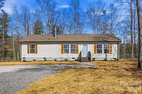 17 Windy Acres Dr, Hendersonville, NC 28792