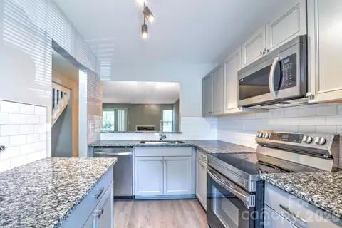 6129 Windsor Gate Ln, Charlotte, NC 28215