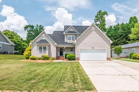 208 Deerfield Dr, Mount Holly, NC 28120