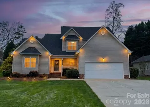 208 Deerfield Dr, Mount Holly, NC 28120