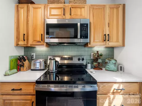 Kitchen - 31 Elseetos Dr, Brevard, NC 28712 photo 4 of 4