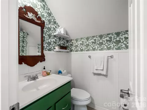 Bath - 31 Elseetos Dr, Brevard, NC 28712 photo 2 of 2