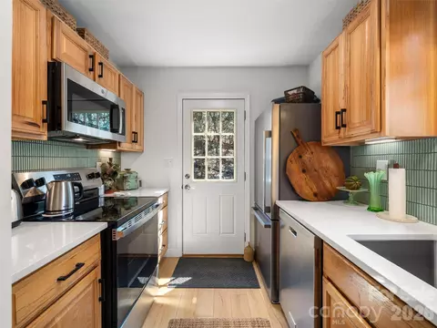 Kitchen - 31 Elseetos Dr, Brevard, NC 28712 photo 2 of 4