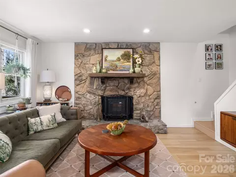 Living - 31 Elseetos Dr, Brevard, NC 28712 photo 2 of 4