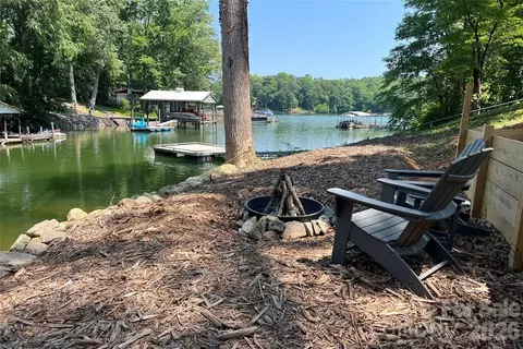 3748 Landmark Dr, Sherrills Ford, NC 28673