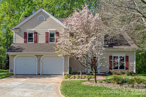 8607 Piccone Brook Ln, Charlotte, NC 28216
