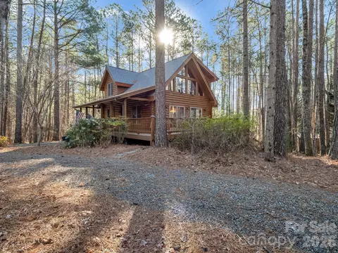 907 Hidden Lake Pkwy, Nebo, NC 28761
