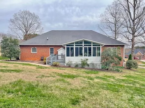 Exterior - 4945 Brookridge Ne Dr NE, Hickory, NC 28601 photo 6 of 8