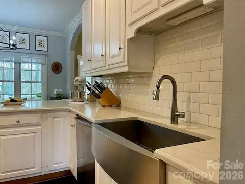 Kitchen - 4945 Brookridge Ne Dr NE, Hickory, NC 28601 photo 6 of 7