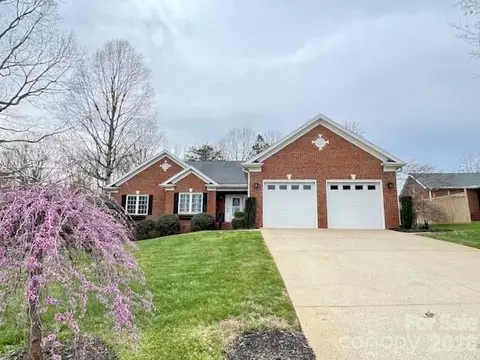 4945 Brookridge Ne Dr NE, Hickory, NC 28601