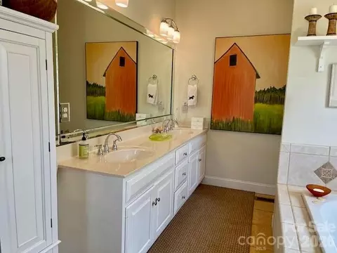 Bath - 4945 Brookridge Ne Dr NE, Hickory, NC 28601 photo 2 of 5