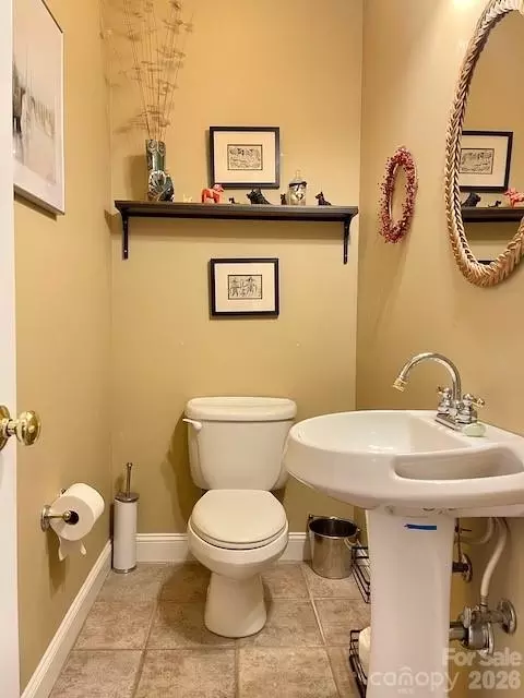 Bath - 4945 Brookridge Ne Dr NE, Hickory, NC 28601 photo 1 of 5