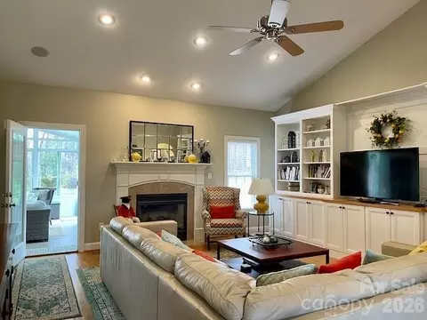 Living - 4945 Brookridge Ne Dr NE, Hickory, NC 28601 photo 2 of 3