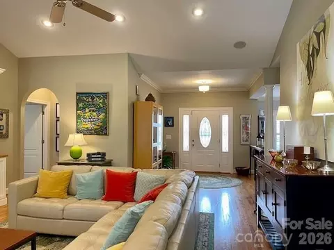 Entry Way - 4945 Brookridge Ne Dr NE, Hickory, NC 28601 photo 3 of 6