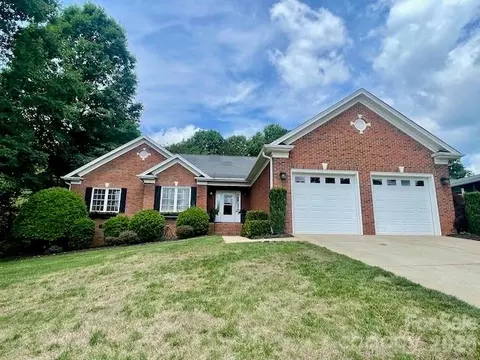 4945 Brookridge Ne Dr NE, Hickory, NC 28601