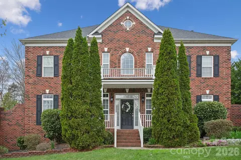 9018 Kensington Forest Dr, Harrisburg, NC 28075