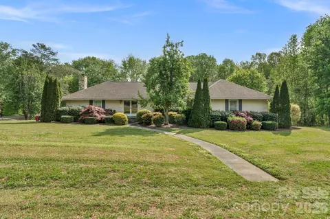 15015 Pawnee Trl, Matthews, NC 28104