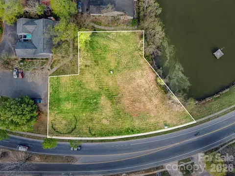 1725 Village Lake Dr, Charlotte, NC 28212