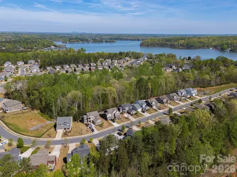 5085 Watersail Way, Clover, SC 29710 photo 2