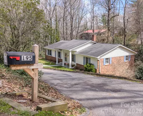 195 Long John Dr, Hendersonville, NC 28791