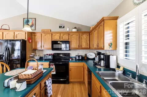 Kitchen - 1489 Round Mountain Rd, Brevard, NC 28712 photo 2 of 3