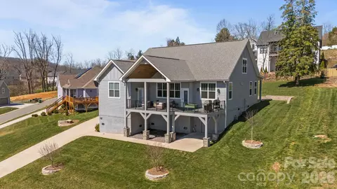 112 Meadow Breeze Rd, Arden, NC 28704