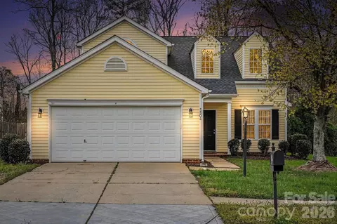 5504 Waverly Lynn Ln, Charlotte, NC 28269
