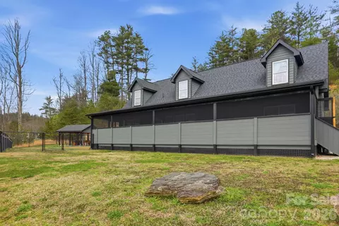 67 Nimitz Dr, Brevard, NC 28712