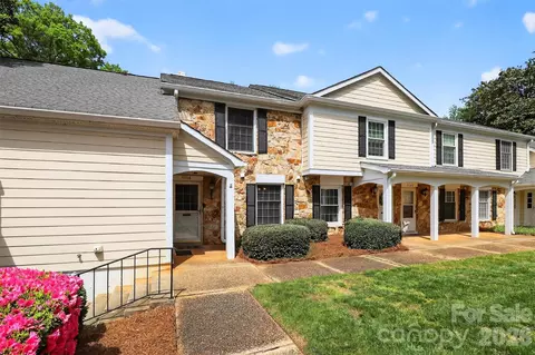 7124 Quail Meadow Ln, Charlotte, NC 28210