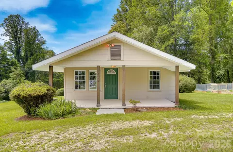 Exterior - 438 Loop Rd, Hendersonville, NC 28792 photo 4 of 9