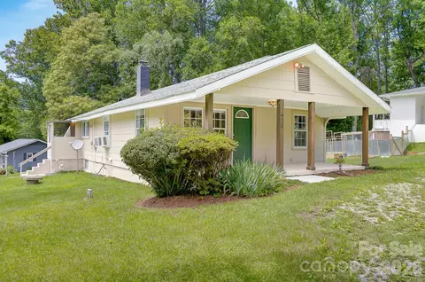 438 Loop Rd, Hendersonville, NC 28792