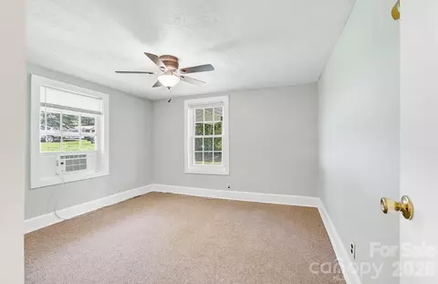 Bedroom - 438 Loop Rd, Hendersonville, NC 28792 photo 2 of 8