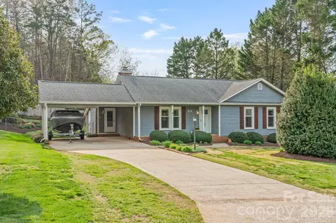 212 Woody Ct, Gastonia, NC 28056
