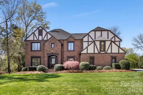 10149 Foxhall Dr, Charlotte, NC 28210